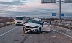 Afyonkarahisar'da otomobille tır çarpıştı 1 kişi öldü, çok sayıda yaralı var