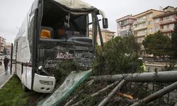 Uşak Ağaoğlu Tekstil Otobüsü Kaza Yaptı: 1 Yaralı