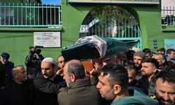 İzmir'de bıçaklanarak öldürülen 12 yaşındaki kız çocuğu defnedildi
