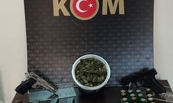 İzmir'de silah kaçakçılığı operasyonunda 8 kişi yakalandı