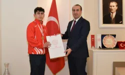 Güreşci Öğrencilere Milli Eğitim'den Ödül