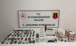 Afyonkarahisar'da bir araçta kaçak elektronik ürün ele geçirildi