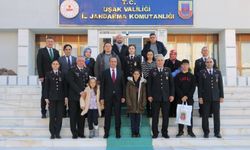 En Güzel Cumhuriyet Resmi Yapan Çocuklara Jandarma’dan Ödül