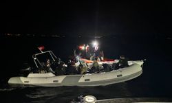 İzmir açıklarında 35 düzensiz göçmen kurtarıldı, 33 göçmen yakalandı