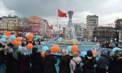 Kütahya’da kadınlar Çinili Vazo'dan gökyüzüne balon bıraktı