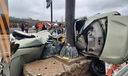 Kütahya'da yön levhasına çarpan otomobilin sürücüsü öldü