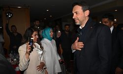 Enerji ve Tabii Kaynaklar Bakanı Bayraktar, İzmir'de gençlerle sahur yaptı