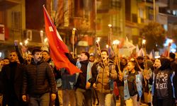 Uşak'ta AK Parti İl Teşkilatı Mehmet Akif Mahallesinde Yürüyüş Düzenledi