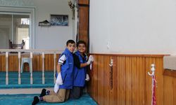 Aydın'da gönüllü gençler cami temizledi