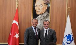 CHP Genel Başkanı Özel, Manisa'da belediyeleri ziyaret etti