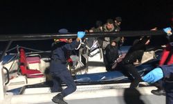 Datça açıklarında sürüklenen bottaki 17 düzensiz göçmen kurtarıldı