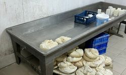İzmir'de bir işletmede tüketim tarihi geçmiş yaklaşık 20 ton peynir tespit edildi