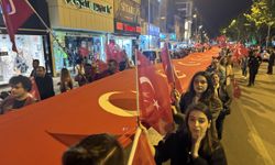 Afyonkarahisar'da 1000 metrelik Türk bayrağıyla "Gençlik Yürüyüşü" yapıldı