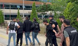 İzmir'deki uyuşturucu operasyonunda yakalanan 64 şüpheliden 45'i tutuklandı