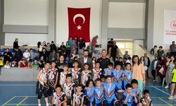 Uşak Okullar Arası Voleybol Şampiyonları Ödüllerini Aldı