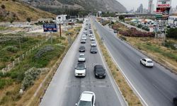 Aydın'da bayram öncesi trafik yoğunluğu yaşanıyor