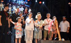 Muğla Festival'de otizmli sanatçı Yıldırım sahne aldı.