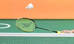 Genç sporcular Pamukkale travertenleri üzerinde badminton oynadı