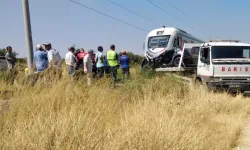 İzmir-Uşak Treni Araca Çarptı: 3 Kişi Öldü!