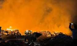 AYDIN - Söke'de kağıt fabrikasında çıkan yangına müdahale ediliyor