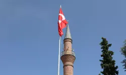 Türk Bayrağı’na Yapılan Saygısızlığa Uşak'ta Sert Tepki: Bayrak Asıldı