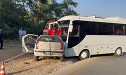 Bodrum'da midibüsle çarpışan otomobildeki Ersan Akbay öldü, 1 kişi yaralandı