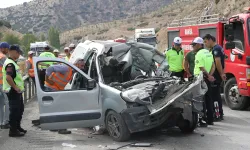 Uşak İzmir Karayolunda TIR'a Saplanan Aracın Sürücüsü Yaşamını Yitirdi