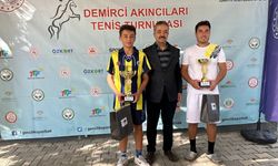 Demirci'deki tenis turnuvası sona erdi