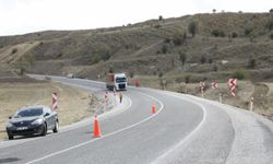 Kütahya'da heyelanın taşırdığı göl nedeniyle kapanan yol yeniden trafiğe açıldı