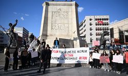 Ankara'da bir grup üniversite öğrencisinden kadın cinayetlerine protesto