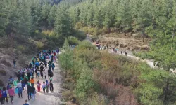 Uşaklı Öğrencilerden Topluma Örnek Çöp Toplama Etkinliği