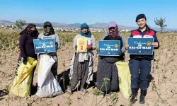 Uşak Jandarma'dan Tarım İşçisi Kadınlara KADES ve HAYDİ Eğitimi