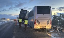 Afyonkarahisar'da 3 aracın karıştığı trafik kazasında 30 kişi yaralandı