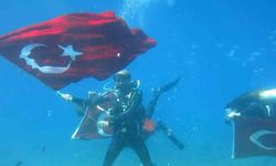 Fethiye'de dalgıçlar Büyük Önder Atatürk'ü su altında sergi açarak andı