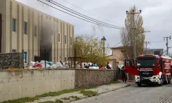 Uşak'ta Elyaf Üretimi Yapan Fabrikada Yangın Çıktı