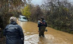 Muğla'da sağanak nedeniyle araçta mahsur kalan 4 kişi kurtarıldı