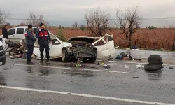 Denizli'de iki otomobilin çarpıştığı kazada 3 kişi öldü, 3 kişi yaralandı