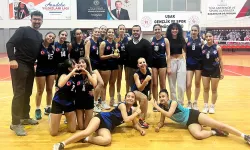 Eşme’nin Şampiyon Kızları Voleybol Ligi’nde Tarih Yazdılar