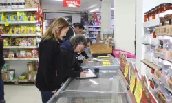 Sandıklı'da marketlerde gıda denetimi yapıldı