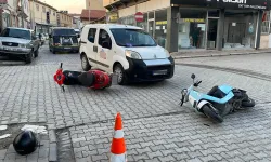 Ticari Araç İki Motora Birden Çarptı