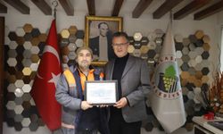 Alaşehir'de temizlik görevlisinden örnek davranış