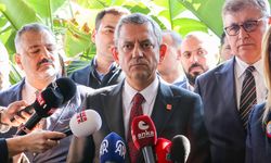 CHP Genel Başkanı Özel, İzmir'de gazetecilerin sorularını yanıtladı