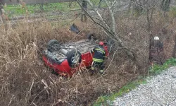 Manisa'da dereye devrilen otomobilin sürücüsü yaralandı