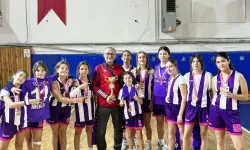 Datça Yılmazlar Ortaokulu Küçük Kız Basketbol Takımı il birincisi oldu