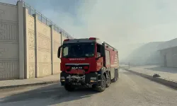 Aydın'da kağıt fabrikasının depolama alanında çıkan yangına müdahale sürüyor