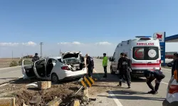 Afyonkarahisar'da otomobilin refüje çarpması sonucu 5 kişi yaralandı