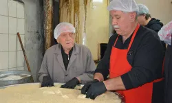 Manisa'da ramazan geleneği susamlı helva iftar sofralarındaki yerini aldı