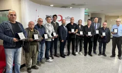 Türk Kızılaydan Ege'deki rekortmen kan bağışçılarına plaket