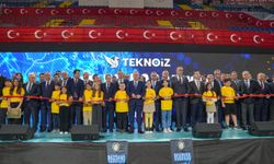 İzmir'de öğrencilerin robotik kodlama projeleri şenlikte tanıtıldı