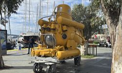 Bodrum'da deniz müzesine verilen denizaltı meydanda sergileniyor